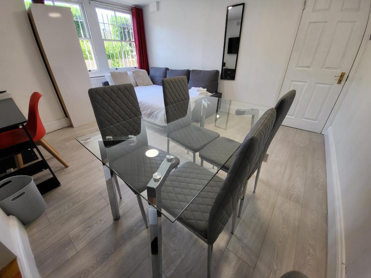 Cosy Apartment By Clapham South Underground! Лондон Экстерьер фото